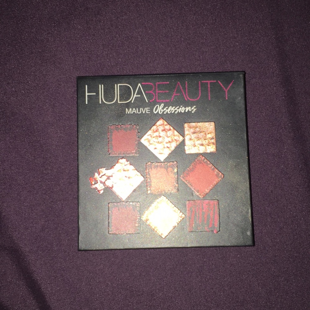 HUDA Beauty Mauve obsessions mini palette